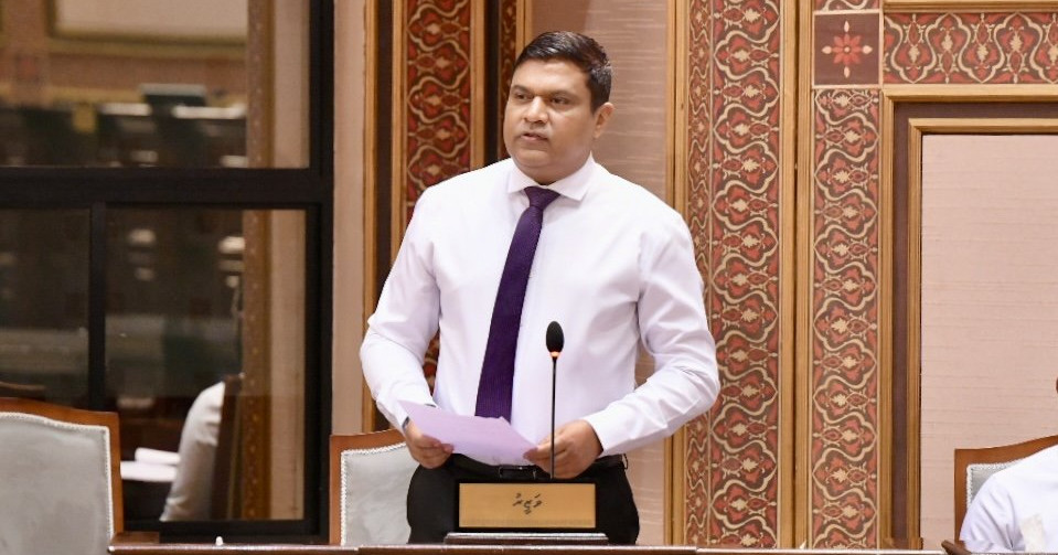 Male' ge kudhi maguthakah vadhevey varu ge taxi car ves gennanee
