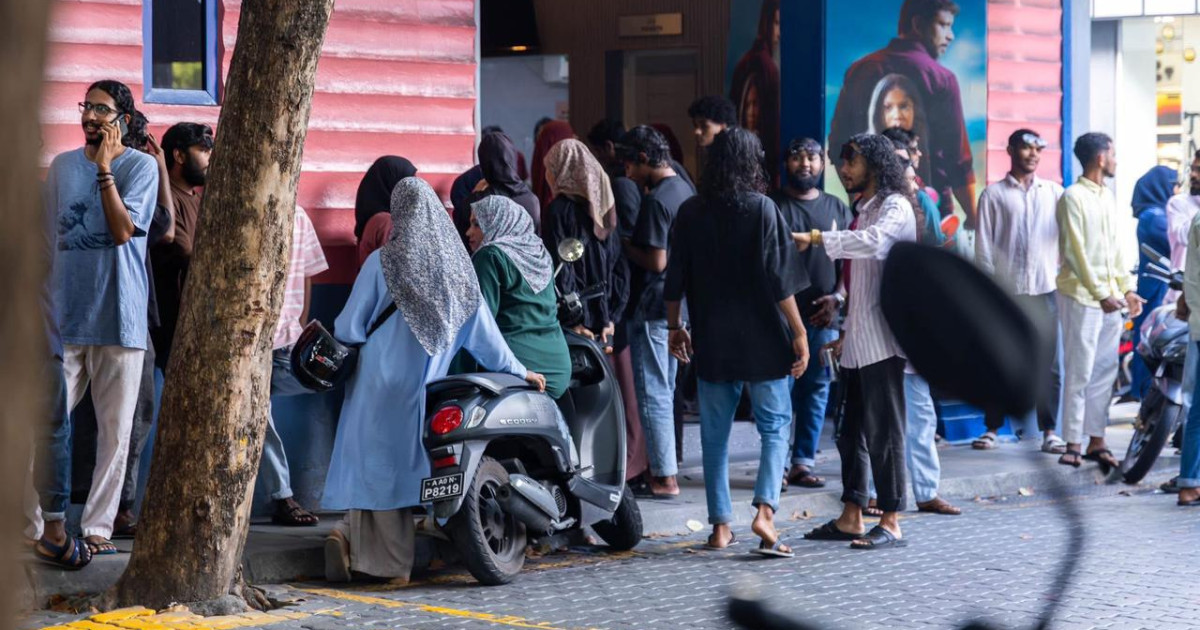 Lily ge ticket ganegen Malaysia ge dhekolhu ticket