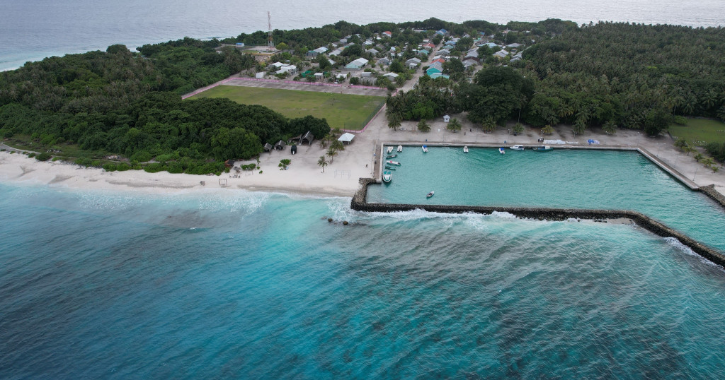 Meehun badhalu kuran dhen mi dholhu aharu Hirimaradhoo gai mashroou thah hingaane