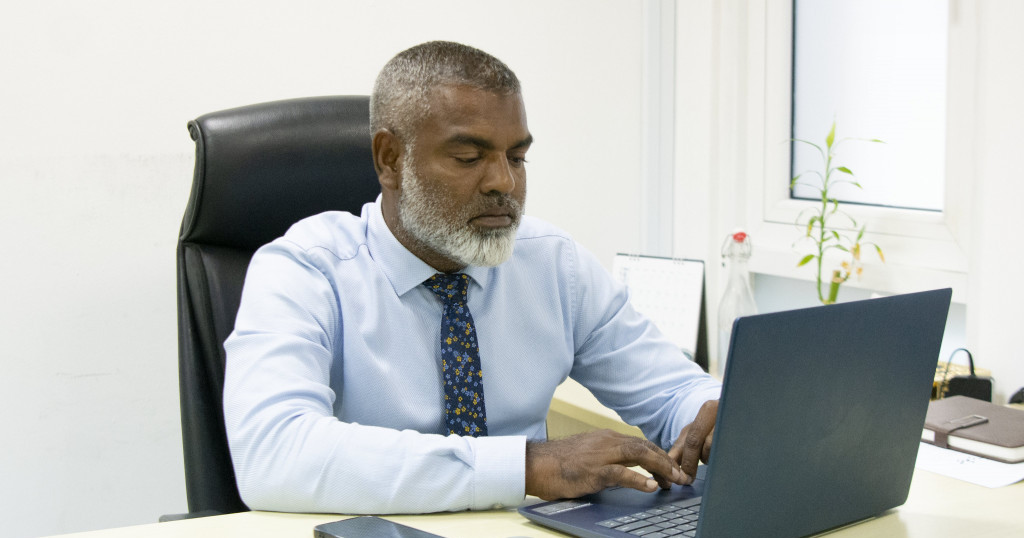 High court ge fandiyaaru Niyaz retire kurahvanee