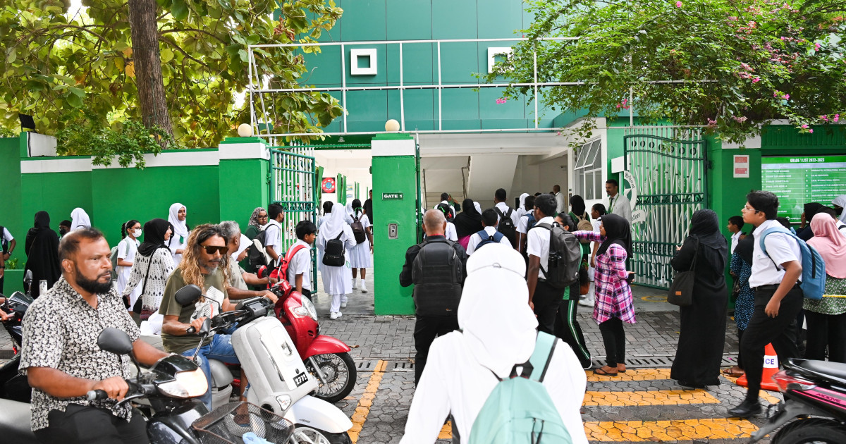 Aa Uniform set ge haradhu bodukamuge shakuvaa