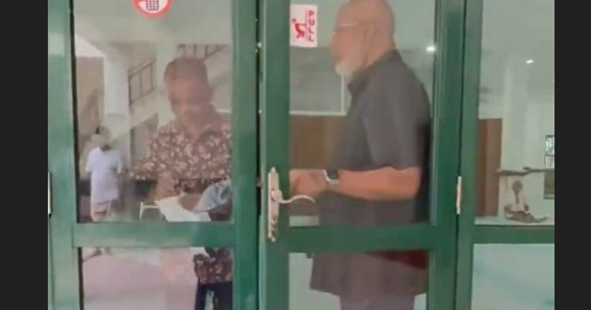 Nukulhedhey meehaku miskithah vannan ulhumun huras alhaifi